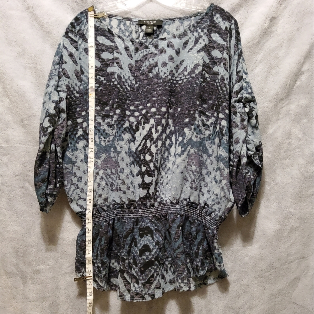 NINE WEST SIZE M GRAY/BLACK/GREEN SCOOP NECK PEPLUM HEM ELASTIC 3/4 SLEEVE TOP - Picture 2 of 7